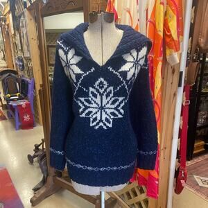 Vintage Liz Claiborne Navy and White Women's Wool Sweater (B)